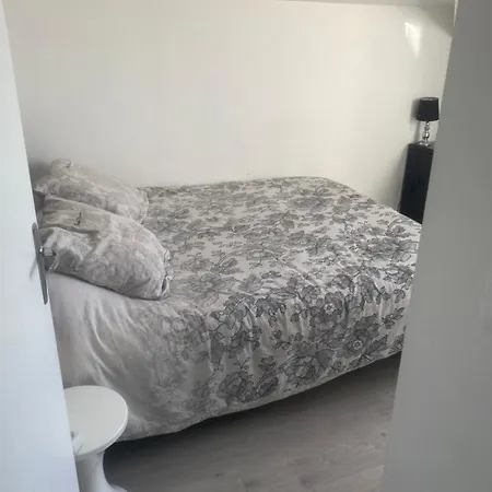 Résidence Meublée Et Paris Apartamento